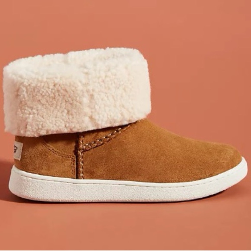 UGG Women’s Mika Classic Sneaker in Chestnut Size 9